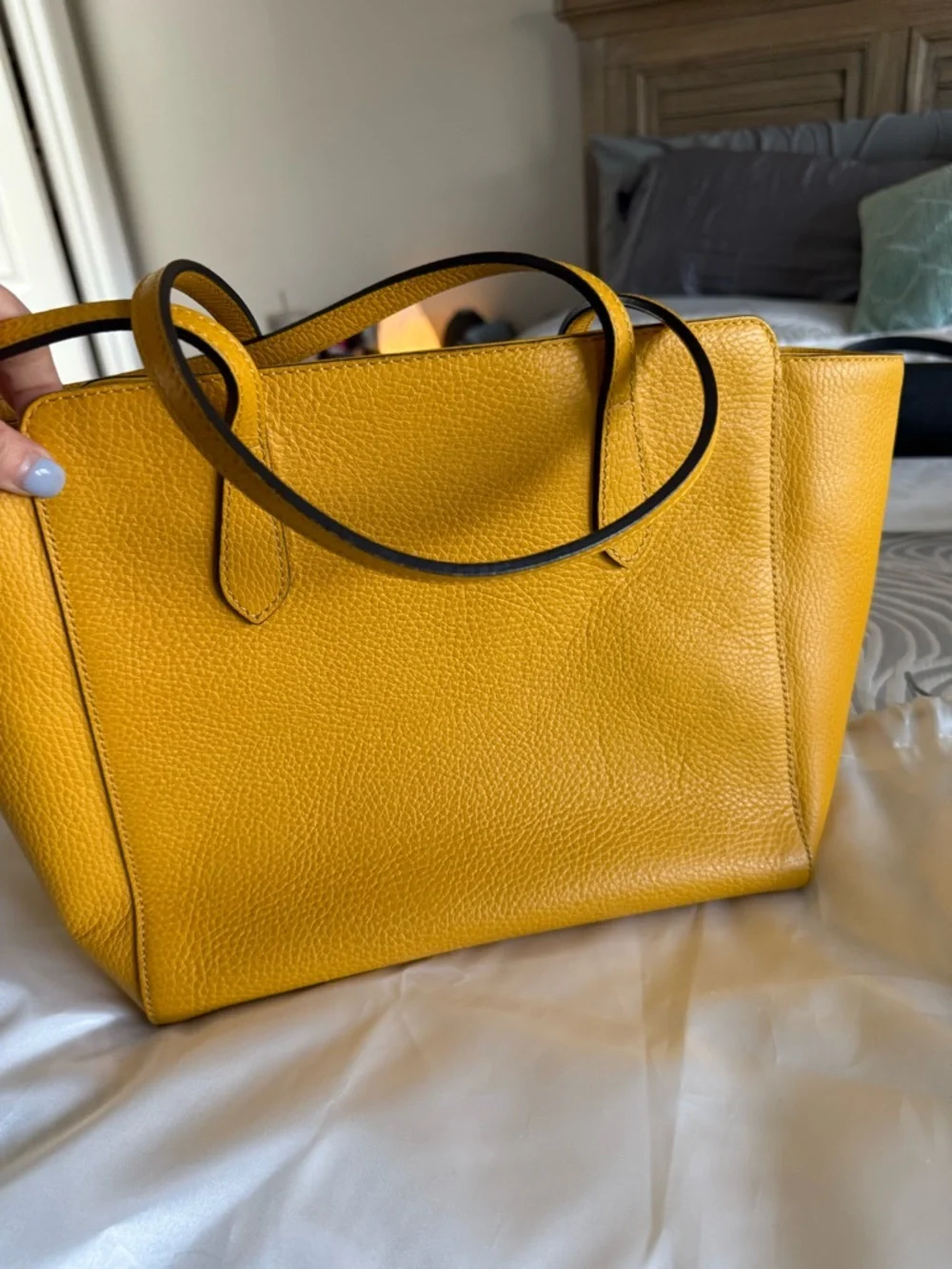 Gucci Yellow Pebbled Calfskin Leather Small Swing Tote Bag - Picture 3 of 7